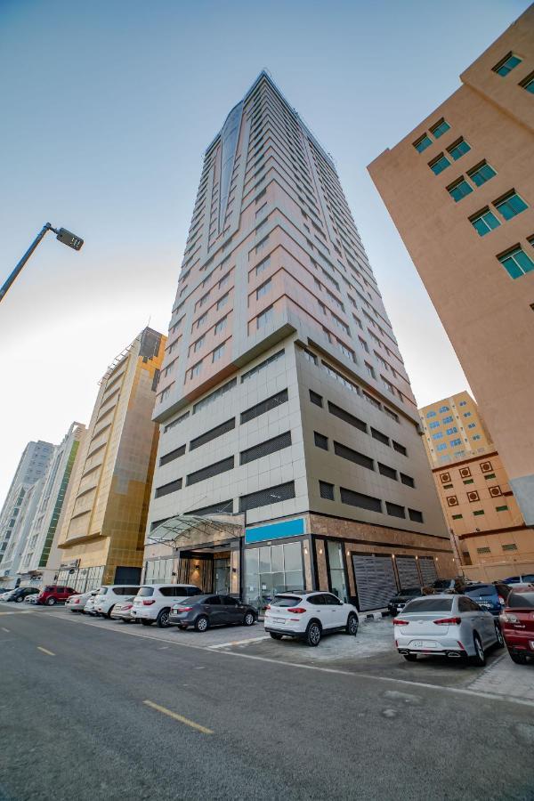 Platinum Coast Hotel Apartments 푸자이라 외부 사진 The hotel in 2016