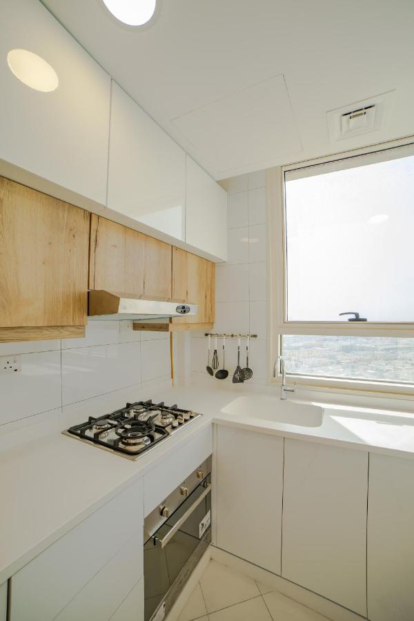 Platinum Coast Hotel Apartments 푸자이라 외부 사진 A modern kitchen