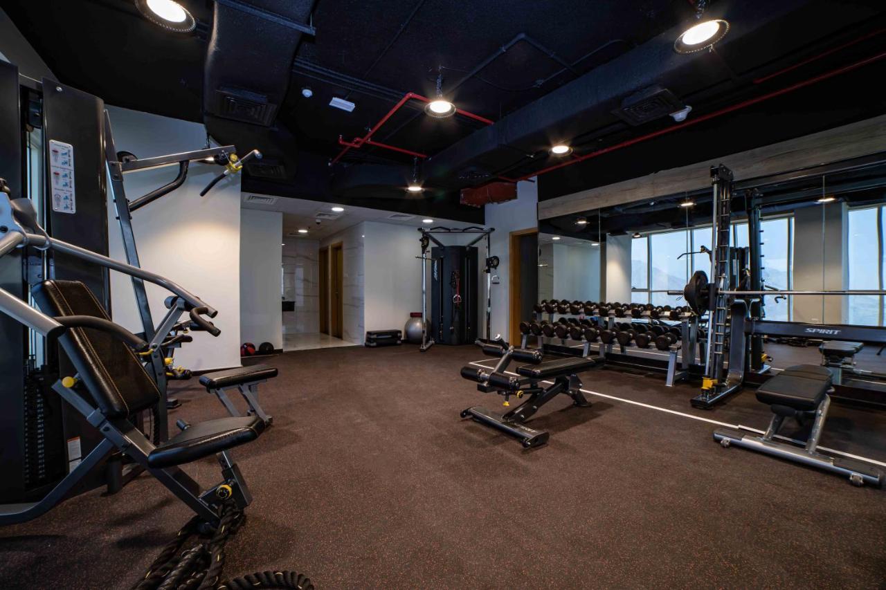 Platinum Coast Hotel Apartments 푸자이라 외부 사진 The gym at the 100000 sq ft (9,300 sq m) headquarters of the company in Hyderabad, India
