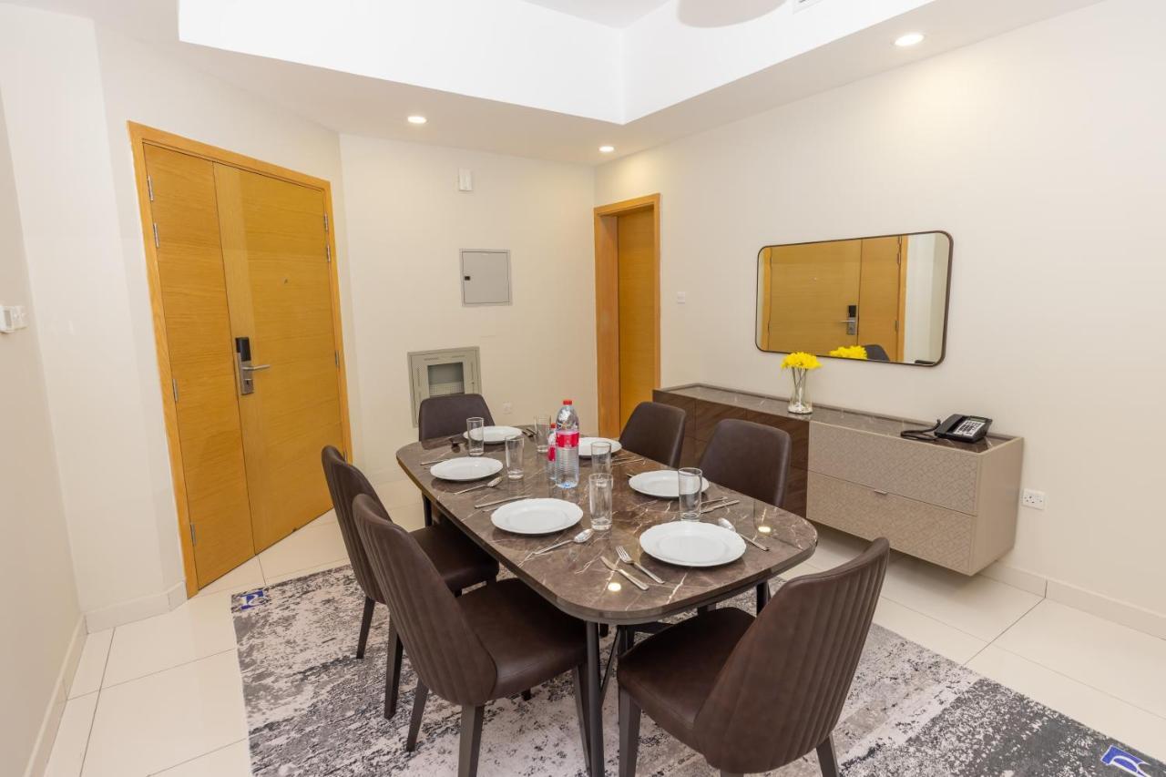 Platinum Coast Hotel Apartments 푸자이라 외부 사진 A dining room